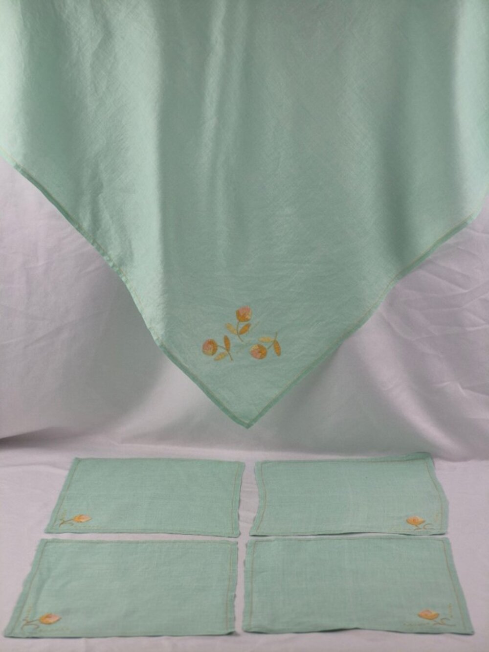 Vintage Mint Green Embroidered Tablecloth & Napkin Set MCM Cottagecore Farmhouse